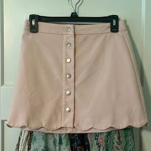 “Forever 21” skirt. Snap buttons up front. Soft silk lining.